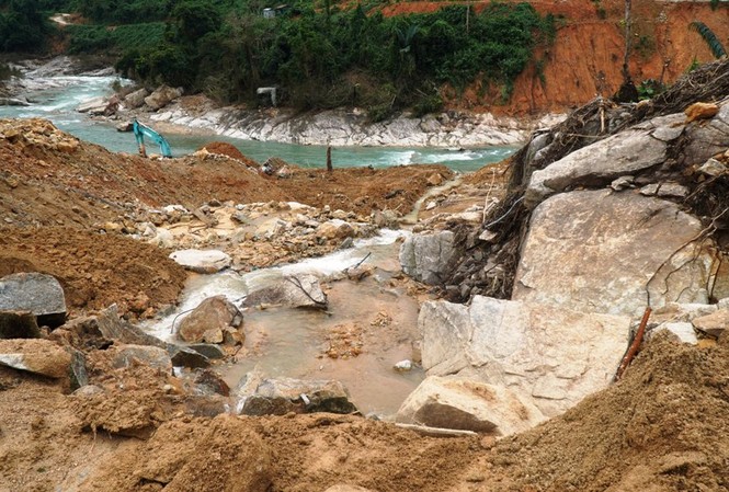 TT-Huế kiến nghị gì với Bộ Công thương vụ nhiều người chết, mất tích tại Rào Trăng 3? Tỉnh TT-Huế kiến nghị lên Bộ Công thương sớm có đánh giá mức độ an toàn đối với nhà máy nói riêng và toàn bộ dự án thủy điện Rào Trăng 3.