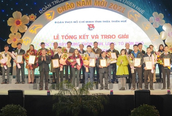 Tỉnh Đoàn TT-Huế khen thưởng điển hình làm sạch đẹp làng xóm, phố phường 20 tập thể xuất sắc trong triển khai cuộc thi “Xây dựng thôn, bản, làng, tổ dân phố xanh - sạch - sáng năm 2020” tỉnh TT-Huế.