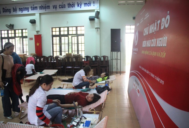 Chủ nhật Đỏ: Những cán bộ Đoàn, Hội tích cực hiến máu cứu người Chủ nhật Đỏ: Những cán bộ Đoàn, Hội tích cực hiến máu cứu người