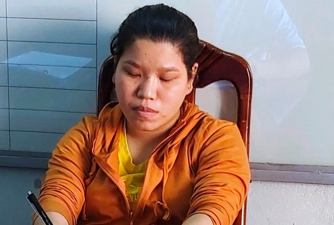 Con gái trộm hàng chục chỉ vàng của cha ruột cất trong kho lúa Trần Thị Mỹ tại cơ quan công an. Ảnh công an cung cấp