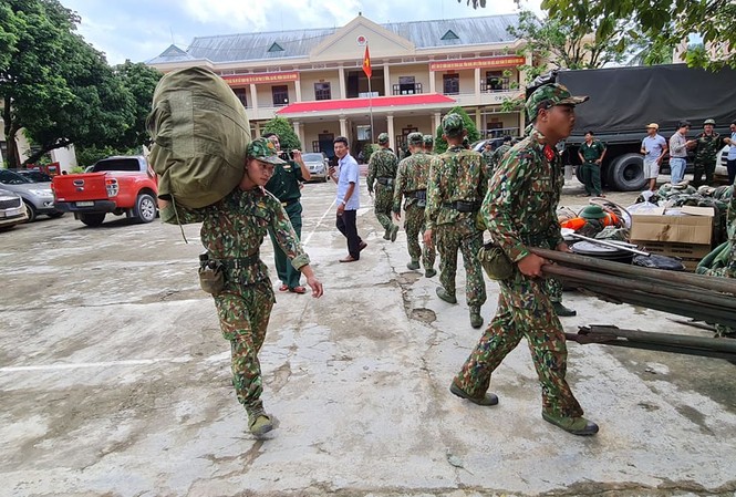Quân đội hành quân vào Trà Leng, tìm kiếm cứu hộ người mất tích Quân đội hành quân vào Trà Leng, tìm kiếm cứu hộ người mất tích