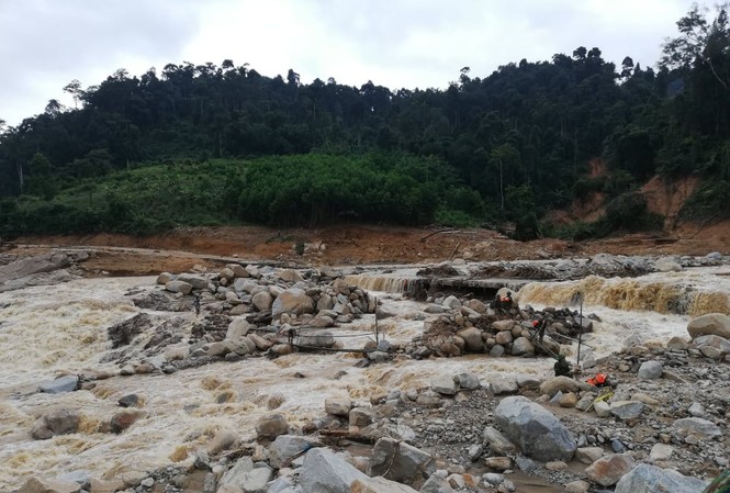 Quảng Nam: Tìm thấy thi thể phu vàng bị nước cuốn trôi Sạt lở nghiêm trọng tại huyện Phước Sơn, Quảng Nam. ảnh CTV