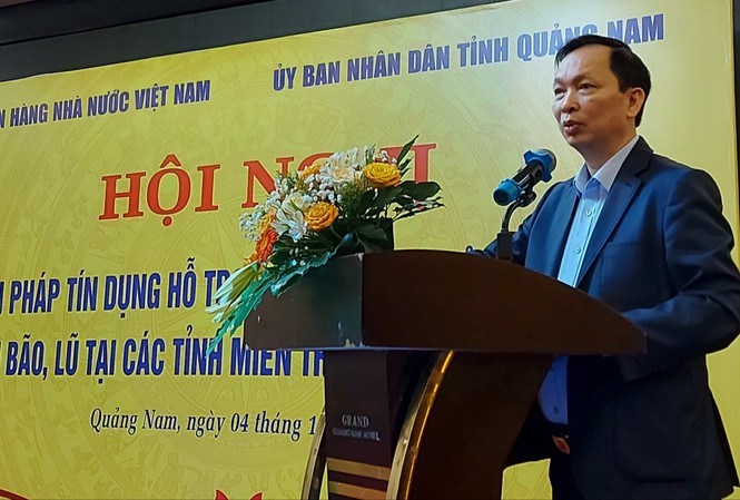 Ngân hàng hỗ trợ tín dụng người dân bị ảnh hưởng bão lũ tại miền Trung và Tây Nguyên Phó thống đốc thường trực Ngân hàng Nhà nước Đào Minh Tú nhấn mạnh, cần đẩy mạnh triển khai tín dụng tiêu dùng, để người dân không bị sa vào tín dụng đen.