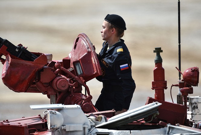 Kịch tính màn đua xe tăng của các ‘bóng hồng’ tại ARMY Games 2019 Màn đua xe tăng của các ‘bóng hồng’ tại ARMY Games 2019. Ảnh: Zvezda