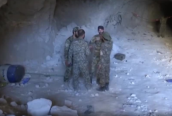 Khám phá căn cứ cực rộng ẩn sâu dưới lòng đất của phiến quân Syria Khám phá căn cứ cực rộng ẩn sâu dưới lòng đất của phiến quân Syria