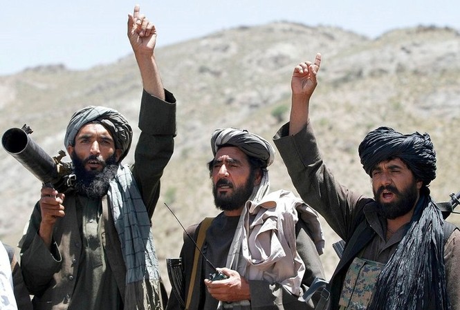 Taliban tấn công trạm kiểm soát an ninh, giết chết 15 cảnh sát Afghanistan Lực lượng phiến quân Taliban liên tiếp thực hiện các vụ tấn công tại Afganistan