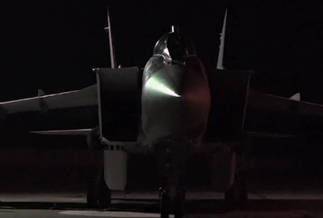 Xem tiêm kích đánh chặn MiG-31 phóng tên lửa huỷ diệt mục tiêu trong đêm Xem tiêm kích đánh chặn MiG-31 phóng tên lửa huỷ diệt mục tiêu trong đêm