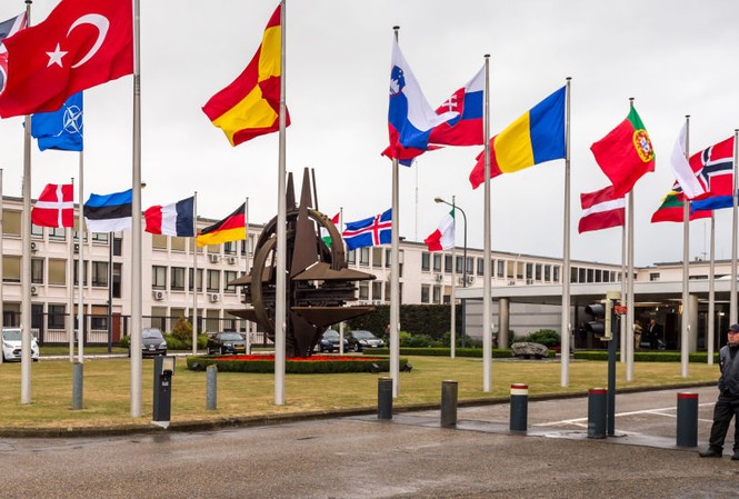 THẾ GIỚI 24H: NATO đang bị tê liệt vì quá phụ thuộc vào Mỹ Tổng thống Pháp cảnh báo NATO tê liệt vì quá phụ thuộc Mỹ. Ảnh: AP