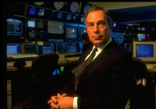 Tỷ phú Bloomberg sở hữu khối tài sản khổng lồ, giàu gấp 17 lần ông Trump Ông Bloomberg tại trụ sở Bloomberg LP chụp năm 1992 (Ảnh: Getty)