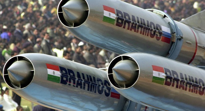Philippines sở hữu tên lửa siêu thanh nhanh nhất thế giới BrahMos BrahMos là loại tên lửa hành trình siêu thanh ứng dụng công nghệ tàng hình có thể phóng từ tàu, tàu ngầm, máy bay hay các trạm phóng lưu động trên mặt đất. Ảnh : AP