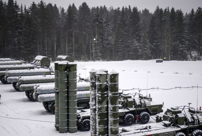 Nga ‘dàn trận’ S-400 tạo mái vòm chống tên lửa ở Bắc Cực Hệ thống tên lửa phòng không S-400 trong cuộc tập trận. Ảnh: Sputnik