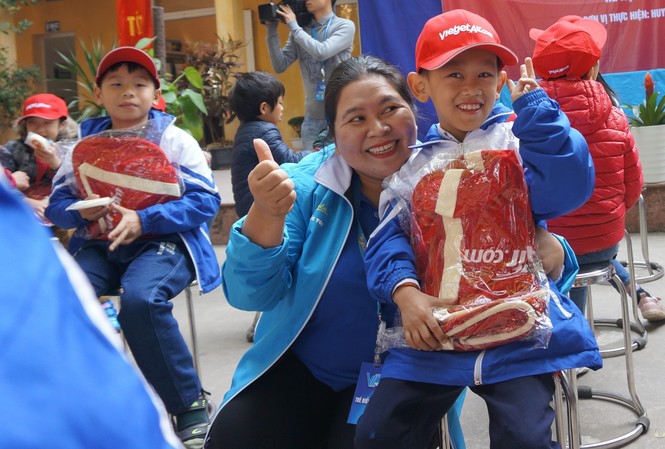 Mang tiếng cười đến trẻ khuyết tật trường Chuyên biệt Bình Minh Mang tiếng cười đến trẻ khuyết tật trường Chuyên biệt Bình Minh