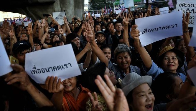 THẾ GIỚI 24H: Thái Lan biểu tình lớn nhất kể từ sau đảo chính Hàng ngàn người Thái Lan đổ xuống đường biểu tình. (Ảnh: Reuters)