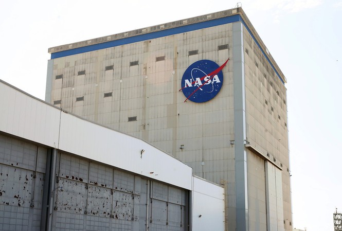 NASA đóng cửa các trung tâm sản xuất tên lửa vì lo ngại dịch Covid-19 Phía ngoài của Cơ sở lắp ráp Michoud của NASA. Ảnh: Reuters