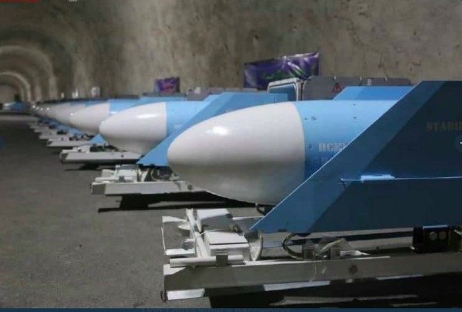 Iran lộ căn cứ tên lửa tuyệt mật bên bờ Vịnh Ba Tư Iran lộ căn cứ tên lửa tuyệt mật bên bờ Vịnh Ba Tư