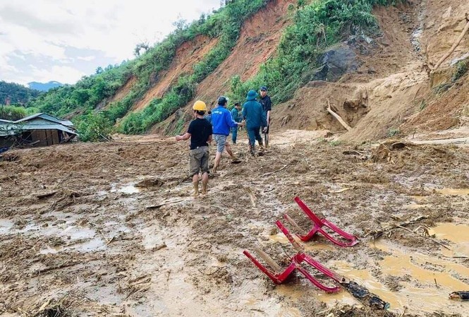 'Chưa bao giờ' không chỉ là tên bài hát Hiện trường vụ lở đất tại Phước Sơn, Quảng Nam. Ảnh: Hoài Văn