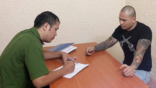 Bắt Quang 'Rambo' - gã giang hồ chuyên live stream cho vay lãi trên mạng xã hội Đối tượng Đỗ Văn Quang tức Quang 'Rambo'