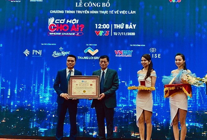 Chương trình truyền hình đầu tiên lập kỷ lục mang lại việc làm cho người Việt Trao bằng chứng nhận kỷ lục Việt Nam cho chương trình