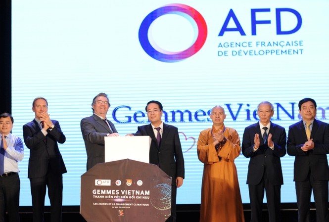 Xây dựng phong cách sống 'xanh' ứng phó biến đổi khí hậu AFD và Bộ Tài Nguyên và Môi trường tuyên bố triển khai chương trình GEMMES, một chương trình nghiên cứu kinh tế về biến đổi khí hậu.