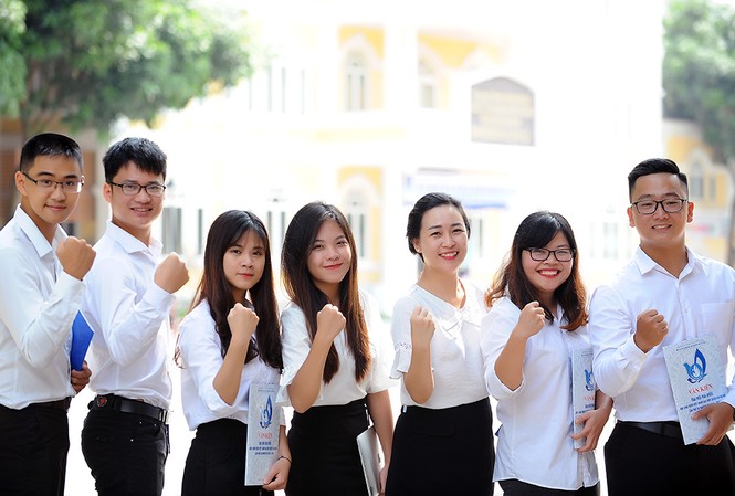 Cơ hội trở thành sinh viên trường Luật từ cuộc thi ‘Pháp luật học đường’ Các thí sinh đạt giải Nhất, Nhì vòng chung kết cuộc thi trực tuyến toàn quốc “Pháp luật học đường”, được ưu tiên xét tuyển khi đăng ký xét tuyển vào Trường ĐH Luật Hà Nội.