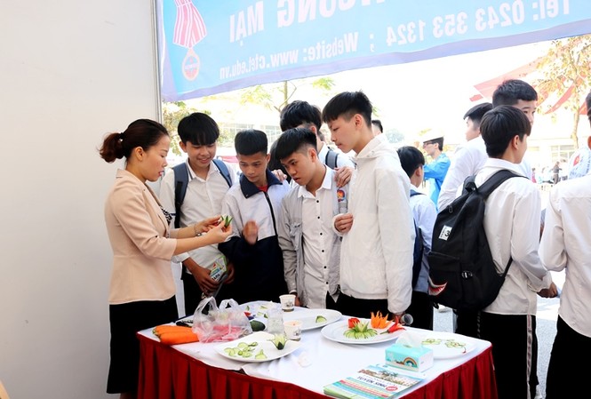 Chọn học nghề đúng để thành công trong tương lai Đông đảo bạn trẻ tham gia ngày hội Tư vấn hướng nghiệp -Tuyển sinh giáo dục nghề nghiệp năm 2019.