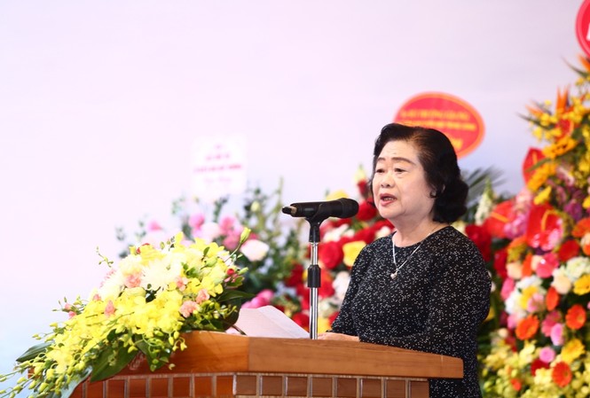 Kết nối những trái tim để gìn giữ chủ quyền biển đảo Tổ quốc Bà Trương Mỹ Hoa, nguyên Phó Chủ tịch nước, Chủ tịch Quỹ Học bổng Vừ A Dính, Chủ nhiệm CLB “Vì Hoàng Sa, Trường Sân thân yêu” tại lễ kỷ niệm 5 năm thành lập (1/8/2014 – 1/8/2019) tổ chức sáng 10/11/. Ảnh: Bảo Anh