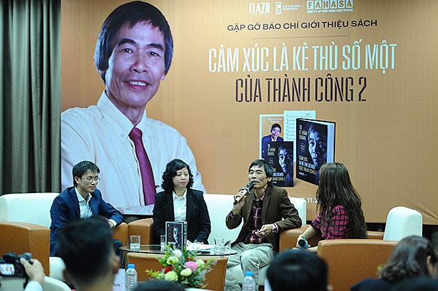Những điều chưa được bật mí tại ‘Cảm xúc là kẻ thù số một của thành công 2’ TS. Lê Thẩm Dương tại buổi giới thiệu cuốn sách "Kẻ thù là số 1 của thành công 2". Ảnh: Dương Triều