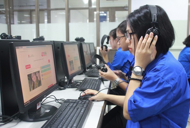 Du học sinh Việt tại Ba Lan đạt 100/100 điểm thi tìm hiểu về Đảng Các thí sinh tham gia cuộc thi trực tuyến Tìm hiểu về Đảng Cộng sản Việt Nam. Ảnh: Ngô Tùng