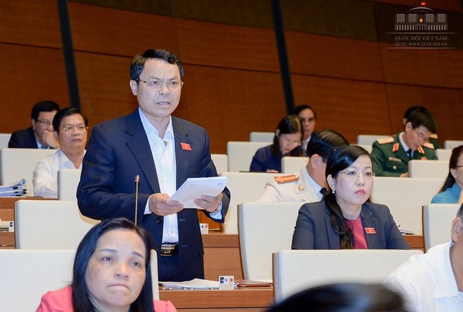 'Tham nhũng làm tha hoá nhiều cán bộ' Đại biểu Quốc hội Nguyễn Tiến Sinh.