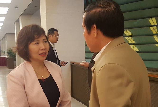 Thứ trưởng Kim Thoa: 'Tôi kê khai tài sản hằng năm' Thứ trưởng Hồ Thị Kim Thoa bên lề phiên họp Uỷ ban Thường vụ Quốc hội, ngày 20/2