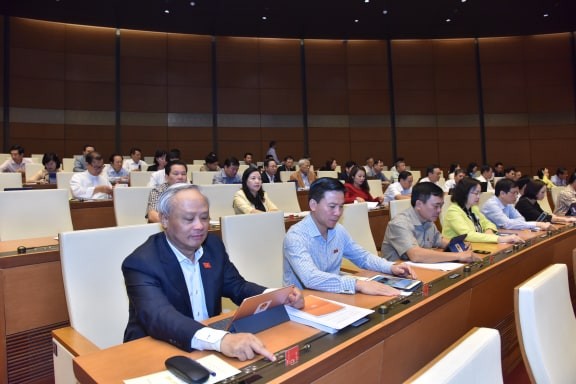 Kiên định đường lối đối ngoại độc lập tự chủ, kiên quyết bảo vệ chủ quyền Quốc hội đã thông qua dự thảo Nghị quyết về Kế hoạch phát triển kinh tế - xã hội năm 2020. Ảnh Như Ý