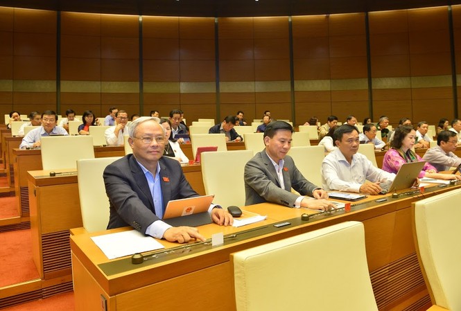 Quốc hội đồng ý xoá hơn 16.000 tỷ đồng nợ thuế Quốc hội biểu quyết thông qua dự thảo nghị quyết. Ảnh Như Ý