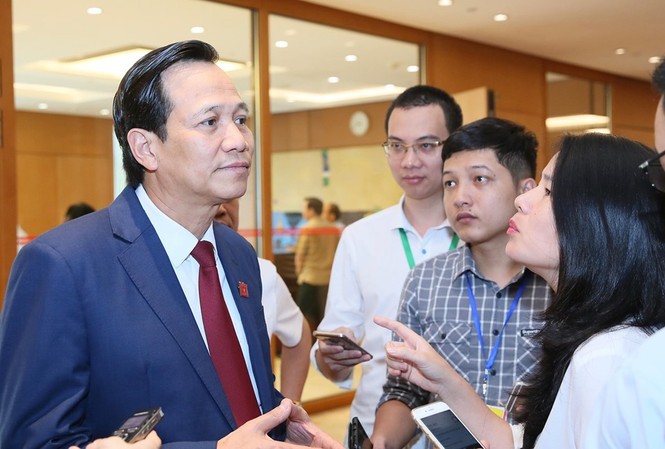 Bộ trưởng Đào Ngọc Dung: Chuyển lương vào tài khoản vợ là bình thường Bộ trưởng Lao động Thương binh Xã hội Đào Ngọc Dung