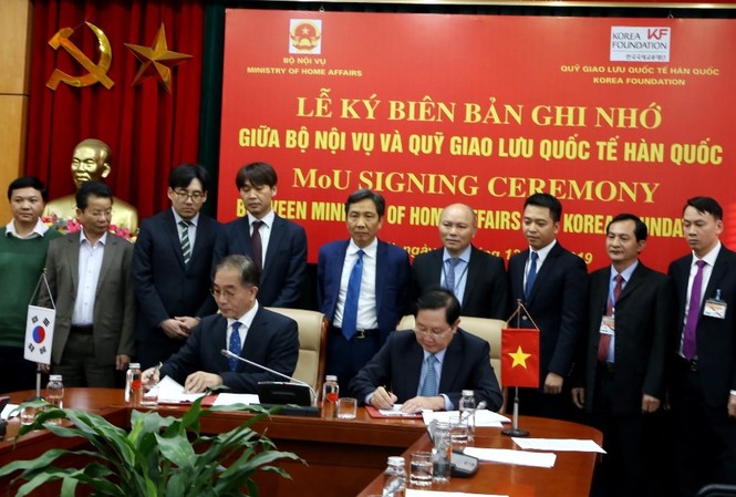 Việt Nam – Hàn Quốc ký Biên bản ghi nhớ về phát triển thanh niên Bộ Nội vụ và Quỹ Giao lưu quốc tế Hàn Quốc tổ chức Lễ ký kết Biên bản ghi nhớ