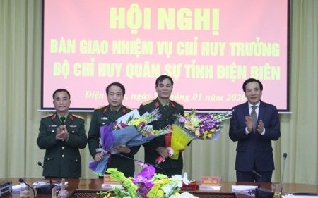 Bổ nhiệm lãnh đạo Bộ Chỉ huy Quân sự 4 tỉnh Hội nghị bàn giao nhiệm vụ tại Điện Biên. Ảnh CP