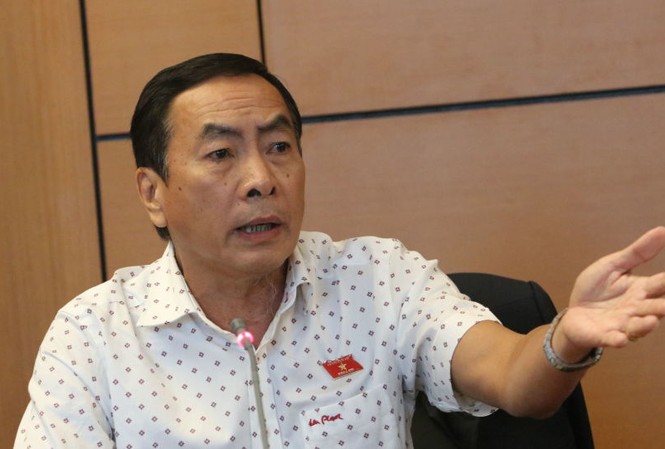 Nghiêm trị ‘tin đồn nhảm, phi đạo đức’ trước đại dịch Covid-19 ĐBQH Phạm Văn Hòa