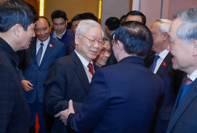 Tổng Bí thư, Chủ tịch nước dự buổi gặp mặt các thế hệ đại biểu Quốc hội Tổng Bí thư, Chủ tịch nước Nguyễn Phú Trọng và các đại biểu tham dự buổi gặp mặt chiều 6/1. Ảnh: Như Ý