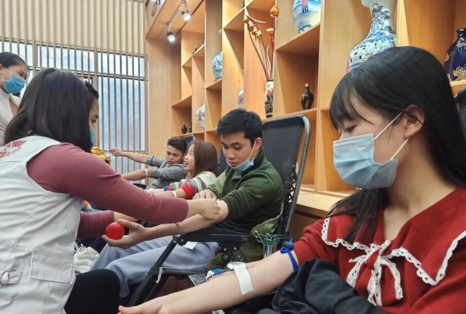 Lan tỏa Chủ nhật Đỏ nơi Đất Tổ Hùng Vương Lê Phương Thảo, sinh viên Trường Đại học Hùng Vương tham gia hiến máu. Em cho biết, tới đây sẽ tiếp tục tham gia hoạt động ý nghĩa này