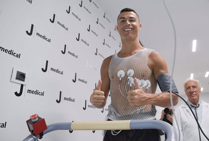 Ronaldo gây sốc với thể lực sung mãn như cầu thủ 20 tuổi Ronaldo gây sốc với thể lực sung mãn như cầu thủ 20 tuổi