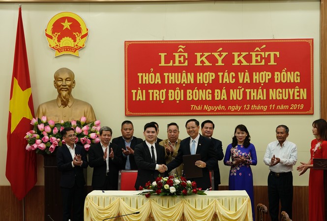 Nữ cầu thủ Thái Nguyên thoát cảnh 'sáng làm công nhân, chiều đi đá bóng' Nữ cầu thủ Thái Nguyên thoát cảnh 'sáng làm công nhân, chiều đi đá bóng'