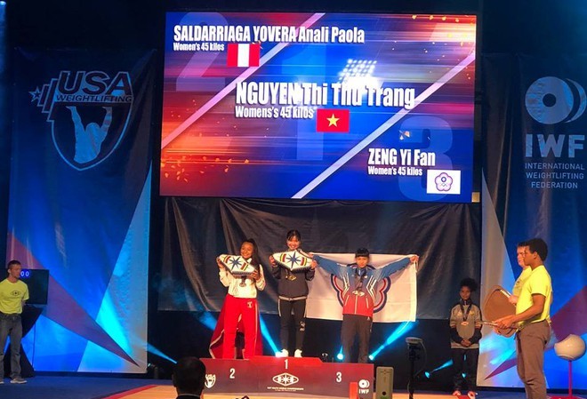 Vận động viên dính doping, cử tạ Việt Nam nguy cơ bị cấm dự Olympic Thu Trang (giữa) là ĐKVĐ hạng cân 45kg trẻ thế giới