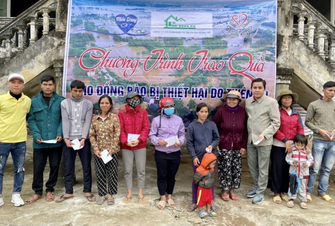 Chung tay chia sẻ khó khăn với khúc ruột miền Trung Chung tay chia sẻ khó khăn với khúc ruột miền Trung