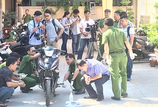 Vì sao Bộ Công an chưa tăng cường cảnh sát vào TPHCM bắt cướp? Vụ 2 hiệp sỹ bị băng cướp sát hại khiến dư luận phẫn nộ.