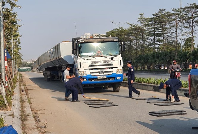 Phạt 73 triệu đồng xe siêu trường 'lọt' qua 3 tỉnh, thành Phạt 73 triệu đồng xe siêu trường 'lọt' qua 3 tỉnh, thành