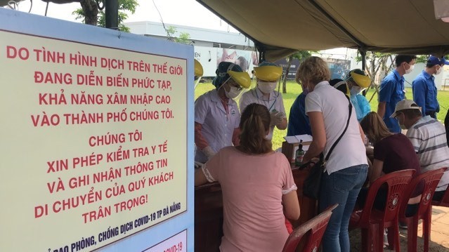 Tước bằng lái 2 tháng tài xế vượt chốt kiểm soát dịch COVID-19 Tước bằng lái 2 tháng tài xế vượt chốt kiểm soát dịch COVID-19