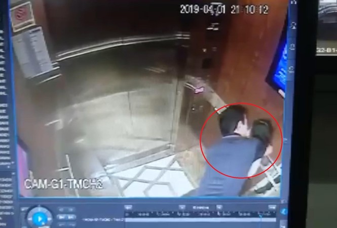Bé gái bị sàm sỡ trong thang máy: Hội bảo vệ quyền trẻ em TPHCM lên tiếng Người đàn ông sàm sỡ bé gái trong thang máy bị camera ghi lại.