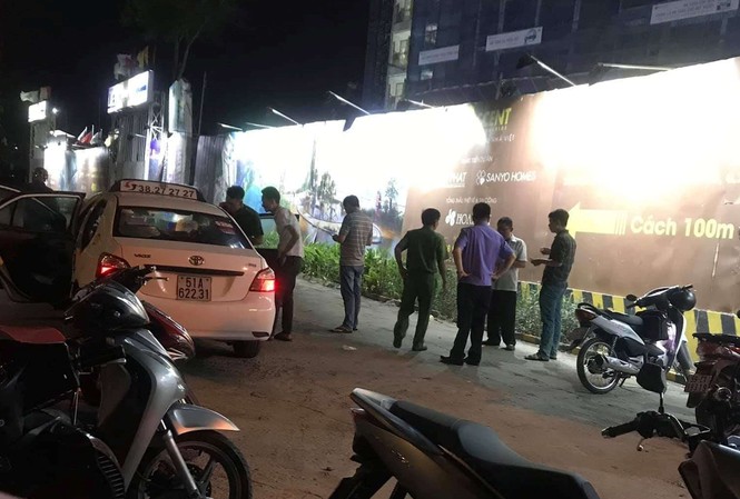 Nghi án tài xế taxi bị cướp cứa cổ trong đêm Hiện trường vụ việc.