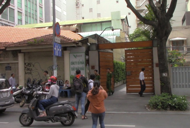 Bộ Công an khám nhà nguyên Tổng giám đốc SAGRI Lê Tấn Hùng Căn nhà của ông Lê Tấn Hùng tại TPHCM bị khám xét.