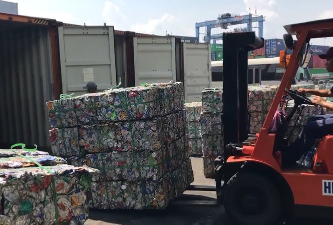Chặn lô phế liệu nhôm trị giá gần 3 tỉ trước khi xuất đi nước ngoài Phế liệu nhôm nguỵ trang để trốn thuế bị phát hiện.