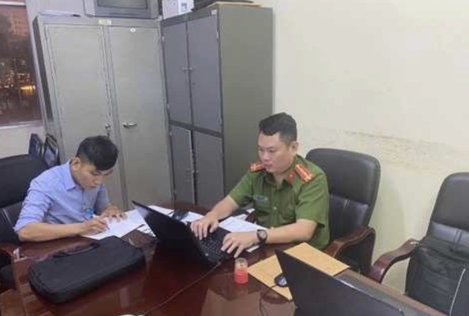 Thêm 5 đối tượng chém Quân 'xa lộ' ra đầu thú Hồ Thanh Phương tại công an.